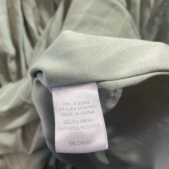 Drees Doy Sage Green flowy Sleeve V-Neck Midi Dress - Picture 7 of 7